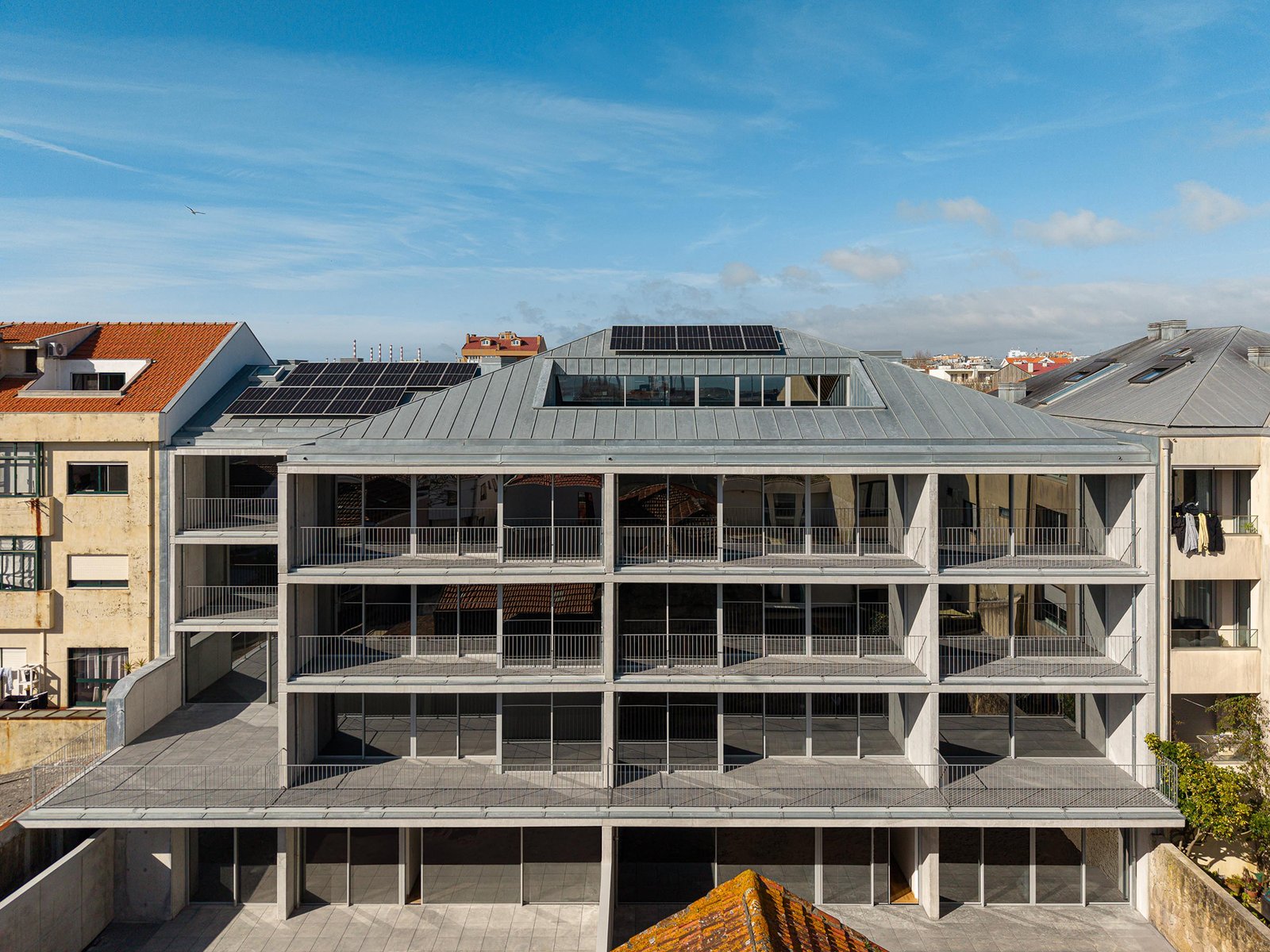 Hintze Ribeiro Residential Building