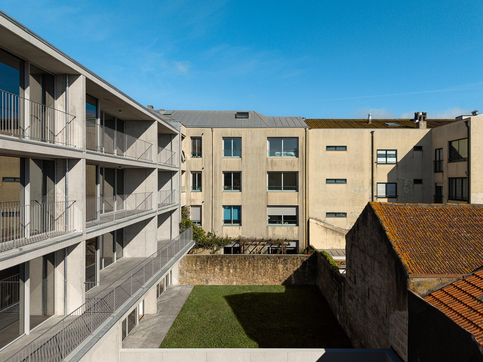 Hintze Ribeiro Residential Building